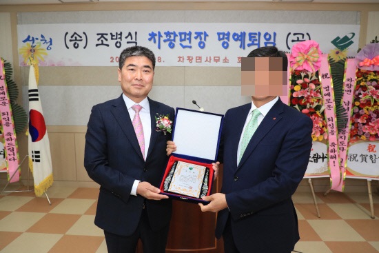 차황면장 출신 산청군 조병식 의원이 해외 연수 일정에 혼자서만 비즈니스 클래스를 이용해 논란이 되고 있다.