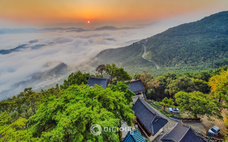 '산청 9경' 중 8경인 정취암 절경.