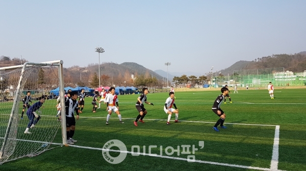 산청군에서 1월4일부터 30일까지 진행 된 축구 동계전지훈련에는 전국에서 86팀 1430여명의 선수가 참여했다.