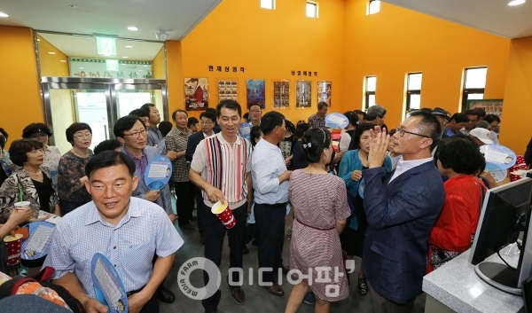 합천군에서는 저소득층 가구를 위한 통합문화상품권인 '문화누리카드' 발급을 개시했다.