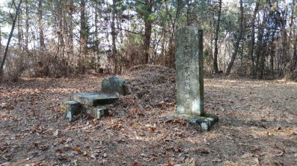 1919년 하동 ‘대한독립선언서’에 서명한 후 행적을 알 수 없었던 이병홍 지사가 3·1 운동 후 6개월 만에 순국한 것을 100년 전 세운 무덤 묘비에서 최근 확인했다.