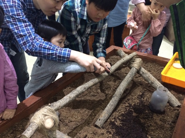 의령군에서는 4월18일부터 다음달 6일까지 '바삭바삭 미래먹거리 곤충식당' 봄축제를 개최한다.