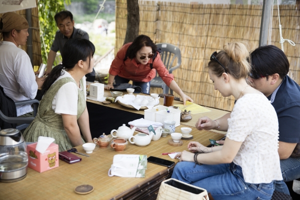 제23회 하동야생차문화 축제가 지난 10~13일 사흘간 일정으로 열려 국내는 물론 해외에서도 많은 관광객이 하동군을 찾았다.