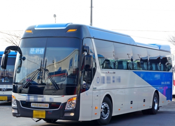 진주 소재 모 여객에서 운영하는 진주-경주-포항 프리미엄버스 금액이 인터넷, 앱, 현장 등에 모두 다르게 기재돼 시민들이 큰 불편을 겪고 있다.