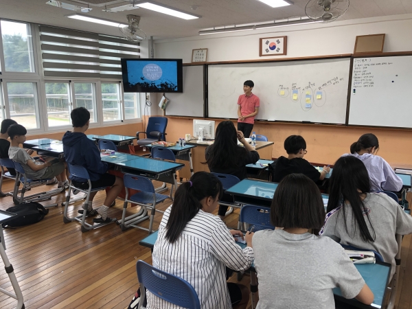 산청교육지원청에서는 7월 24일~9월 11일 산청 덕산중학교 학생 10명 내외를 대상으로 학업중단예방을 위한 ‘꿈을 담는(닮는) 사진’ 프로그램을 실시한다.