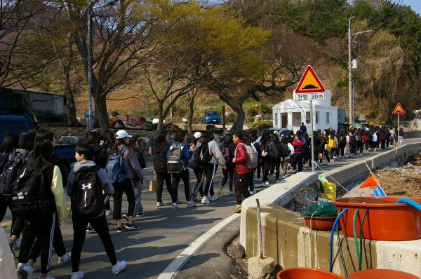 사천시는 삼천포여자고등학교(교장 정창식)가 지난 16일 ‘빅워크’ 앱을 통해 적립된 기부 걸음 포인트 100만 원을 사천시 어려운 이웃을 위해 기탁했다고 밝혔다.