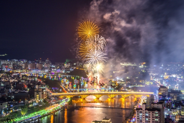 경상남도에는 10월~11월 가을과 함께 할 가을축제・문화행사들이 다양하게 준비되어 있다.