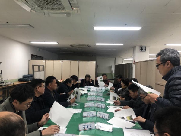 진주시가 2021년산 공공비축미곡 매입 품종 선정 협의회를 갖고 ‘영호진미, 새청무’ 2개 품종을 매입품종으로 선정했다.