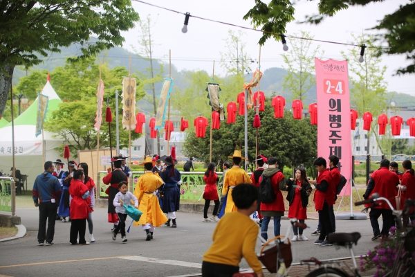 의령군 (사)의병기념사업회는 4월 16일부터 개최 예정이던 ‘제48회 의령 홍의장군축제’를 코로나19 확산으로 취소하기로 했다고 지난 6일 밝혔다.