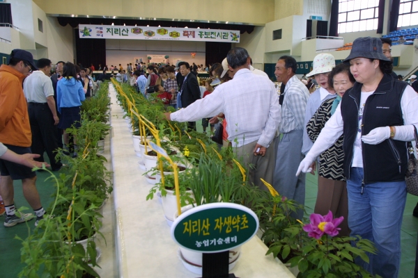 산청한방약초축제위원회는 올해 축제 20주년을 맞아 오는 6월9일까지 ‘산청한방약초축제 기록사진 공모전’을 개최한다고 12일 밝혔다.