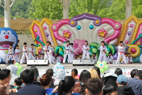 의령군이 5월 5일 의령읍 서동생활공원 일대에서 개최할 예정이었던 제98회 어린이날 행사 개최를 전면 취소하기로 결정했다.