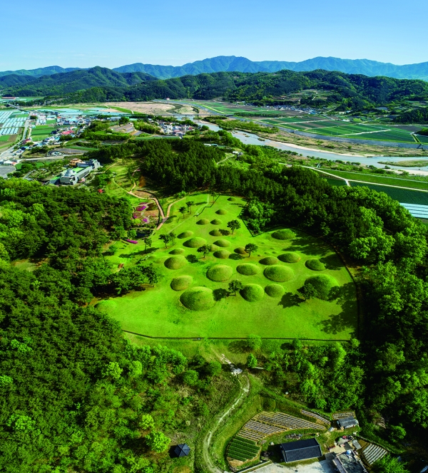 합천군은 문화재청에서 지난 29일 합천옥전고분군(사적 제326호)의 체계적인 보존관리와 문화재적 가치를 알리기 위해 옥전고분군의 사적지를 확대 지정했다고 밝혔다.