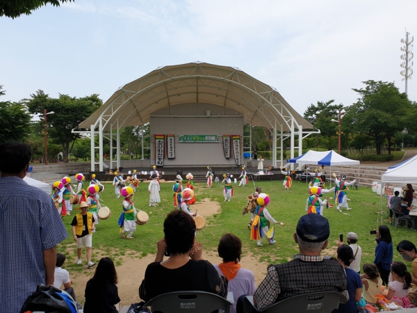 함안군의 대표적인 전통문화행사인 ‘함안화천농악과 함께하는 함안생생축제’가 지난 27일 함주공원 열린공연장에서 열렸다.