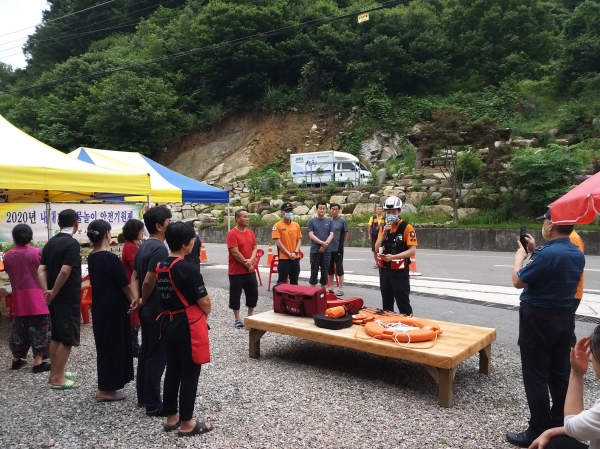 산청군 시천면은 내대리 남대마을(이장 남호석) 주민들이 올해 여름 물놀이철을 맞아 안전기원제를 가졌다고 6일 밝혔다.