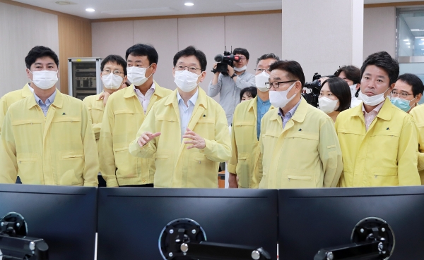김경수 경남도지사가 “새로운 취수원 발굴을 신속하게 추진하겠다”고 31일 밝혔다.