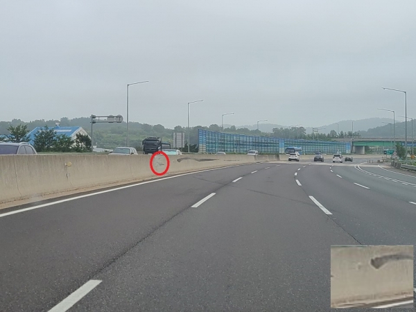 한국도로공사가 관리하는 남해고속도로의 시선유도표지가 제 역할을 다하지 못하고 있어 운전자의 안전에 위협을 주고 있다.