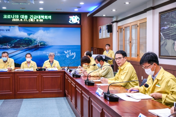 지난 4일 코로나19 확진자가 다녀간 남해군 우리식당 영업주와 종사자 6명이 검사결과 전원 음성판정을 받았다.