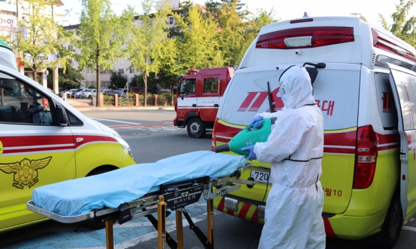 창원소방서(서장 김용진)는 최근 전국에 코로나19 확산의 위험도가 높아짐에 따라 코로나19 전담 구급대를 확대 운영하는 등 대응에 총력을 기울인다고 26일 밝혔다.