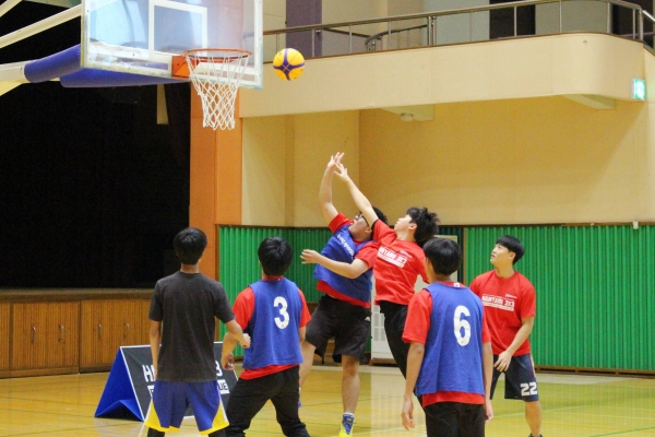 제5회 함양군농구협회장배 3×3 농구대회가 21일 오전 9시 함양군 고운체육관에서 개최됐다.