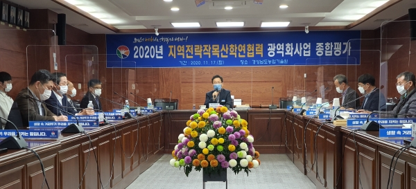 경상남도 곤충 산학연협력단이 농촌진흥청에서 개최한 지역전략작목산학연협력 광역화사업 평가 결과 융·복합 분야에서 최우수상 영예를 움켜쥐었다고 7일 밝혔다.