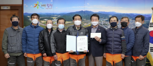 합천군 관계자는 “청정지역 합천을 위협하는 소나무재선충병의 예찰방제에 최선의 노력을 다하겠다”고 밝혔다.