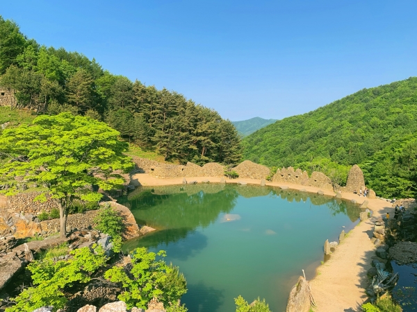 하동군은 청학동 삼성궁이 한국관광공사 경남지사가 선정한 ‘경남 안심나들이 10선’에 올랐다고 3일 밝혔다.