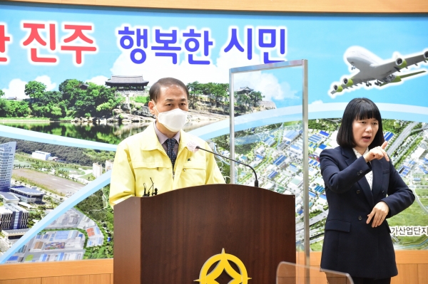 진주시는 청원경찰·공무직 채용비리 의혹이 검찰 조사결과 ‘혐의없음’, ‘각하’로 마무리 됐다고 8일 밝혔다.