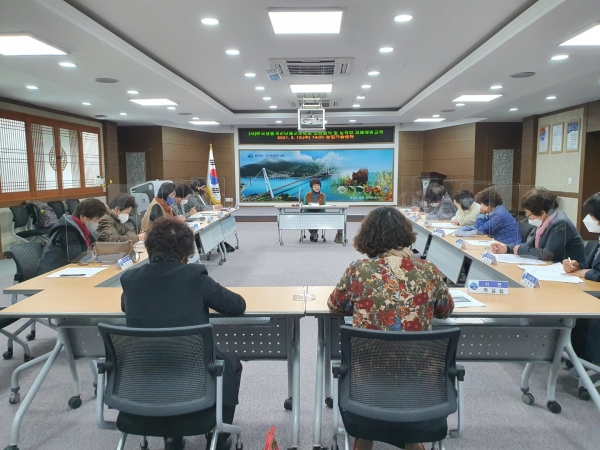 (사)한국생활개선남해군연합회(회장 김옥자)는 군 임원, 읍면·연구회장 20명으로 구성된 임원회의를 지난 10일 남해군 농업기술센터 대회의실에서 개최했다.