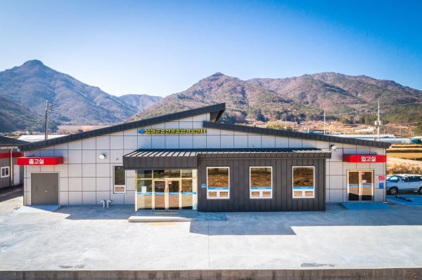 남해군 농산물종합가공센터가 지역특산물을 이용한 가공제품 개발에 더욱 적극적으로 나서고 있다.