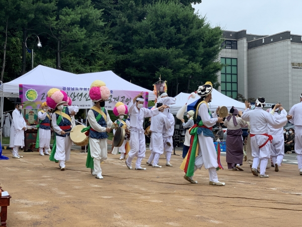 창원시(시장 허성무)는 14일 시립 마산박물관에서 도 무형문화재 마산성신대제 공개공연을 개최했다.