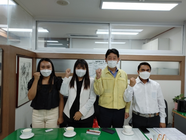 김해시(시장 허성곤)가 외국인 공동체와 소통을 강화하고 있는 가운데 군부에 저항한 민주화 운동이 계속되고 있는 미얀마 유학생들을 면담해 애로사항을 청취했다고 20일 밝혔다.