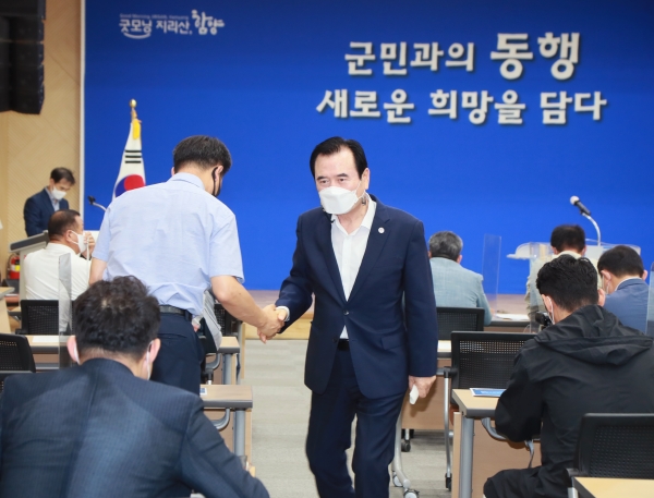 함양군이 7일 오전 '2021 함양산삼항노화엑스포' 개최를 앞두고 언론인들을 초청해 엑스포 현장 설명회를 개최했다.