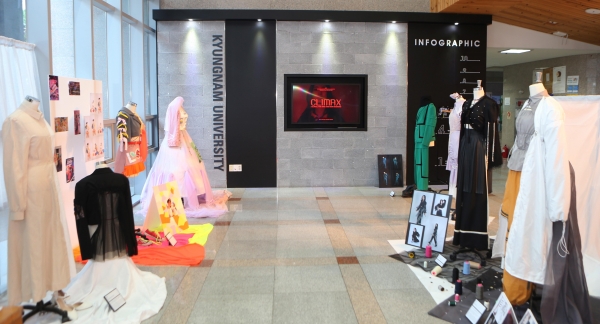 경남대학교 의류산업학과(학과장 최수경)는 11월 8일(월)부터 11일(목)까지 산학협력관 로비에서 ‘Final Fashion Project: CLIMAX’ 패션작품 전시회를 개최한다.