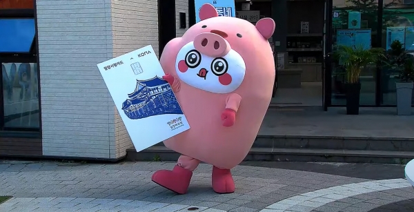 밀양사랑카드 홍보 영상에 출연 중인 굿바비
