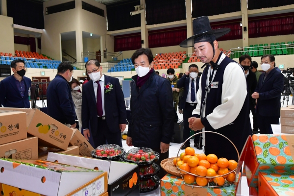 전국상인연합회 경남지회(지회장 윤장국)는 지난 20일과 21일 양일간 진주시 생활체육관에서 ‘2021년 경상남도 우수시장 상품전시회’를 개최했다.