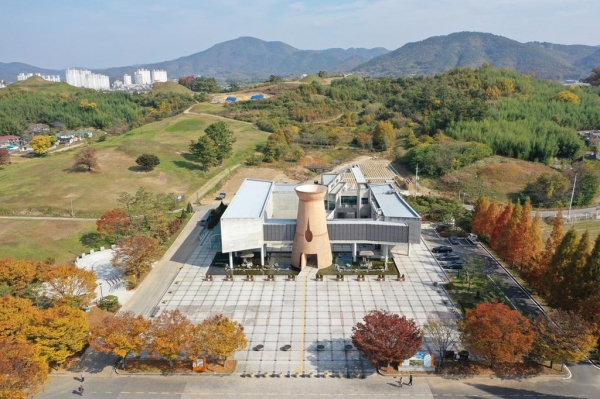 함안군은 코로나19 장기화로 ‘제19기 함안박물관대학’을 온라인으로 개강한다고 밝혔다.