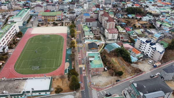 고성군(군수 백두현)이 2022년 전선 지중화 공모사업에 선정돼 고성에서는 처음으로 전선 지중화 사업을 추진한다고 5일 밝혔다.