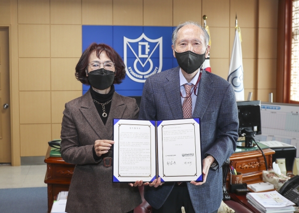 경남대학교(총장 박재규)는 1월 19일(수) 오전 10시 40분 총장실에서 (재)부마민주항쟁기념재단(이사장 최갑순)과 부마민주항쟁 정신 계승을 위한 업무협약을 체결했다.