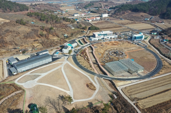 진주시는 국·내외 농업환경의 변화로 어려움을 겪고 있는 농업인의 경쟁력을 강화하고 안정적인 영농을 지원하기 위해 ‘2022년 상반기 진주시 농업기금’ 70억 원을 융자 지원한다.