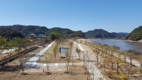 합천군(군수 문준희)은 오는 28일부터 설 연휴를 맞아 약 한 달간의 정비기간을 마치고 새롭게 단장한 정양레포츠공원 오토캠핑장을 재개장한다고 21일 밝혔다.