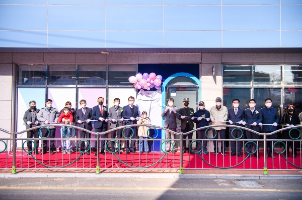 남해군은 미조면종합복지회관에 미조공동육아나눔터를 신규 설치하고, 2월 8일 개소식을 개최했다.