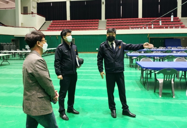 하동소방서(서장 엄민현)는 제20대 대통령 선거를 맞아 지난 4일 적량면에 위치한 하동실내체육관 개표소 등 2곳을 방문해 현장 안전지도를 실시했다