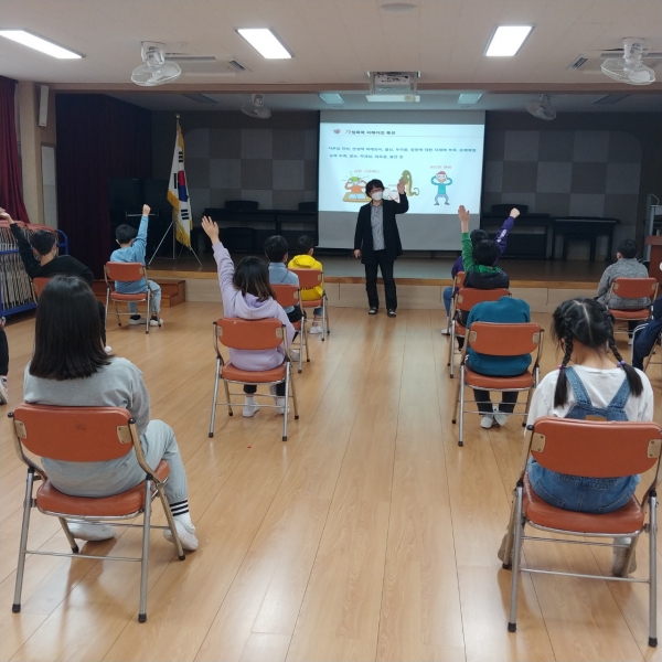 단계초등학교(교장 이주일)는 학교폭력예방교육 주간을 맞이하여 3월 14일 전교생을 대상으로 성폭력, 성희롱, 학교폭력, 가정폭력등 4대폭력 통합예방교육을 실시했다.