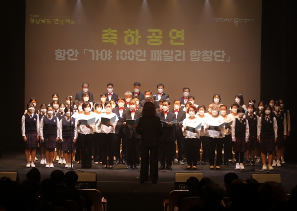경남 연극인들의 축제와 화합의 장인 제40회 경상남도 연극제 개막식이 지난 16일 함안문화원에서 개최됐다.