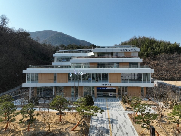 창원시 의창구 북면 무동지역에 ‘최윤덕도서관’이 오는 25일 개관할 예정이다.