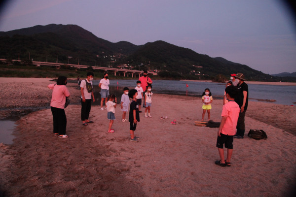 하동군지리산생태과학관은 4월부터 가족 단위 참가자를 대상으로 하동의 청정 자연환경 속에서 즐기는 테마가 있는 생태체험·관광 프로그램을 운영한다고 1일 밝혔다.