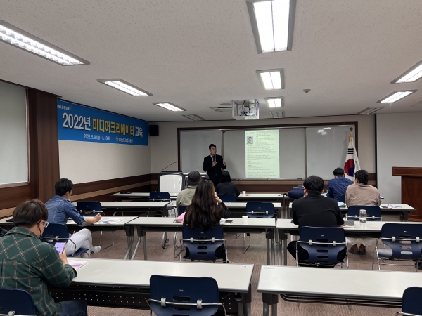경상남도농업기술원(원장 정재민)은 9일~10일 변화하는 디지털 시대에 동영상 제작 및 활용으로 마케팅 역량을 강화하기 위한  ‘2022 미디어크리에이터 교육’을 운영한다.