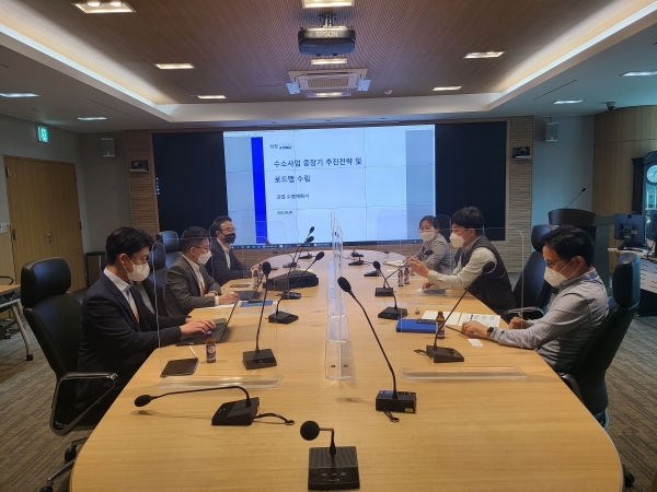 한국남동발전(사장 김회천)이 수소와 암모니아를 활용한 무탄소 발전 사업을 적극 확대하고, 선도하기 위한 KOEN형 수소생태계 조성사업에 본격 시동을 걸었다.