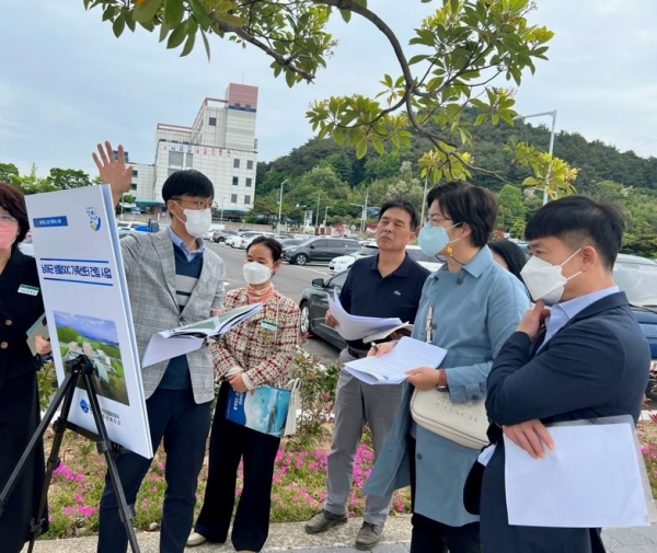 남해군은 11일 경상남도와 함께 ‘남해 생활SOC 꿈나눔센터’ 내에 들어설 가족센터 추진 진행 상황을 점검했다.