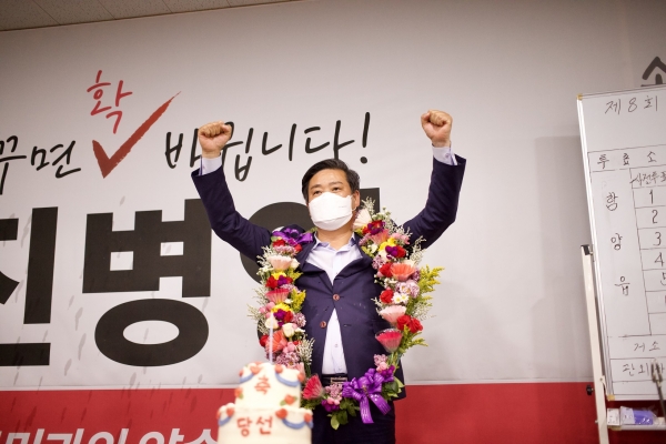 진병영 무소속 함양군수 후보가 서춘수 국민의힘 후보를 꺽고 당선됐다.